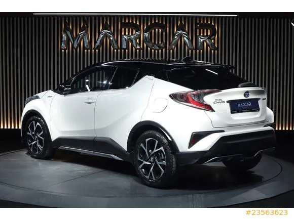 Toyota C-HR 1.8 Hybrid Dynamic Image 3